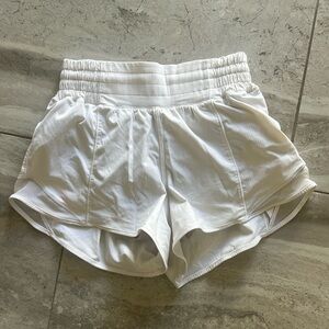 Lululemon Hotty Hot Low-Rise Shorts 2.5” *Lined White Size 2